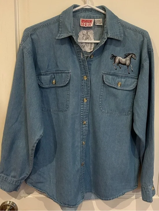 Vintage Denim Shirt with Horse Embroidery – Western Style – Size Medium - Picture 9 of 10